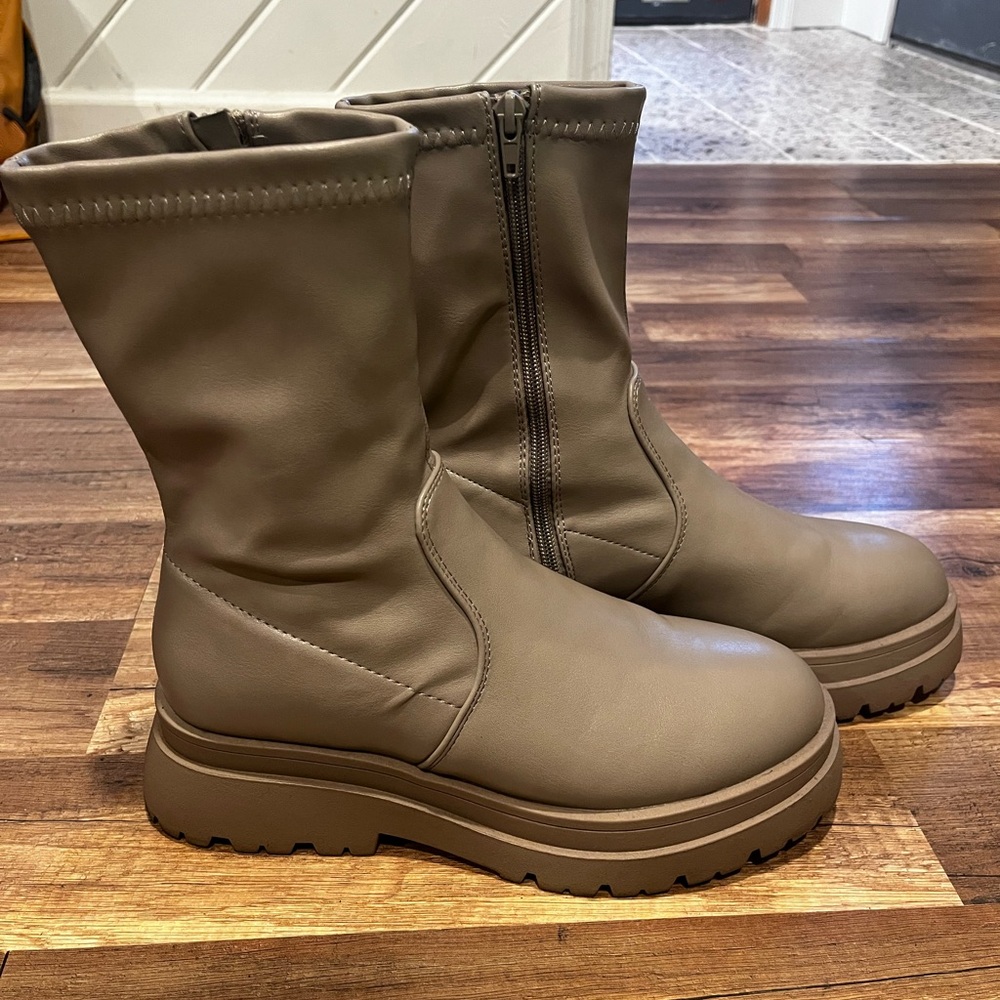 Women's Tan Boots